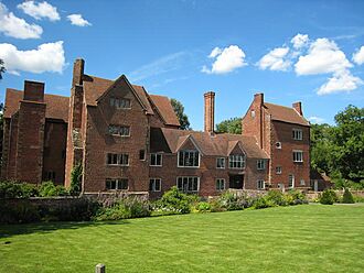 Harvington Hall - geograph.org.uk - 553858.jpg