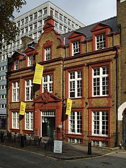 London - Middlesex (Artists') Rifle Volunteers' drill hall (former), Duke's Road, Holborn 2014-10-30 (15531820368).jpg