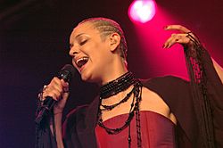 Mariza in 2004