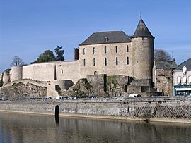 The Château de Mayenne, and the Mayenne river