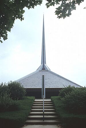 North Christian Church, 850 Tipton Lane, c2001 (Columbus, Ind.) - DPLA - ee4d6b9bc187302259adb7fe4fd77bc8