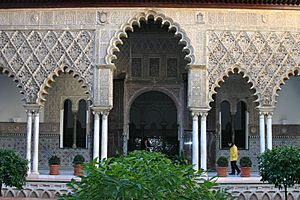 Patio de las Doncelas - Palacio de Pedro I -Alcázar de Sevilla (5)