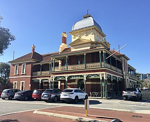 Peninsula Hotel, Maylands, Western Australia, September 2021 02.jpg