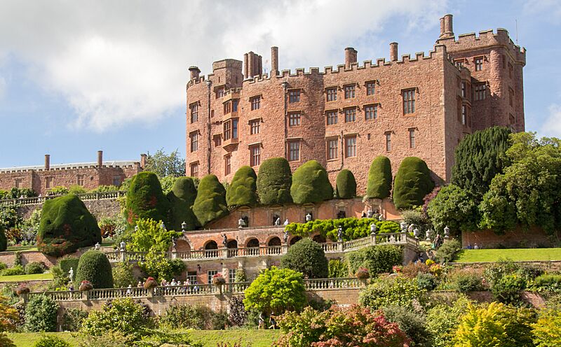 Powis Castle 2016 116 (cropped)