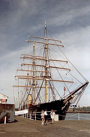 RRS Discovery - geograph.org.uk - 1203845