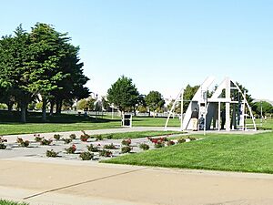 Richmond Marina - Rosie the Riveter Memorial 01 - thumb
