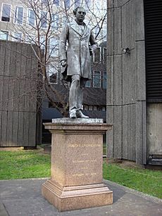 Robert Stephenson statue Euston
