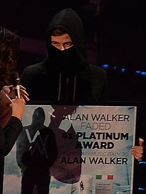Alan Walker @ Wind Music Awards 2016 12 (cropped)