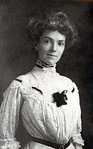 Anna Eckstein as a young woman maybe 1907.jpg