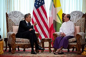 Barack Obama meets with Thein Sein at Burma Parliament Building