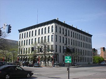 Burlington Headquarters Building (Omaha, Nebraska, 2010).jpg