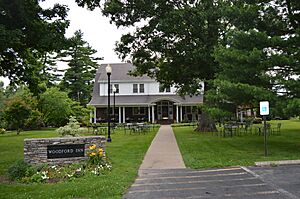 Cleveland House, Woodford Inn