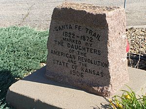 Ellinwood Santa Fe Trail Marker (DAR) P5310459