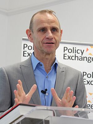 Evan Davis (15741846746) (cropped).jpg