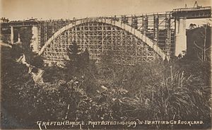 Grafton bridge during construction (before 1909) 01