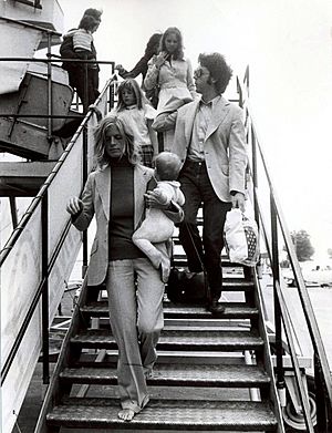 Linda-and-Paul-McCartney-1972