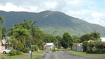 Looking west down Meander Close, Brismead, 2018 03.jpg