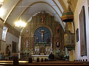 Mission San Carlos Borromeo de Carmelo (Carmel, CA) - basilica interior, nave