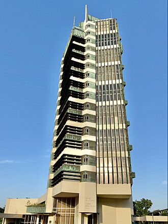 Price Tower, Dewey Avenue, Bartlesville, OK - 53707616222.jpg