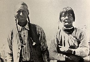 Sara Fina Tafoya (right) with her husband Geronimo c. 1900