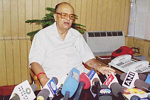 Shri Arjun Singh assumes the charge of Union Minister for Human Resource Development in New Delhi on May 24, 2004