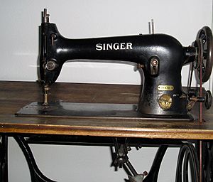 Singer sewing machine detail1