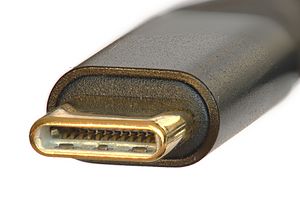 USB-C plug, focus stacked