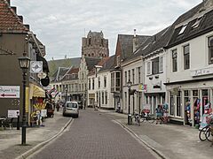 Wijk bij Duurstede, straatzicht naar kerktoren RM39695 foto5 2012-05-29 11.52