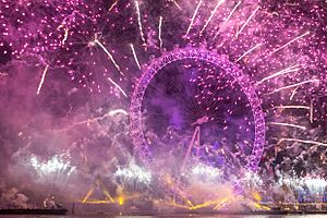 2015 New Year Fireworks, London SE1 - geograph.org.uk - 4298548