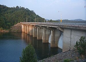 Bb lake spillway