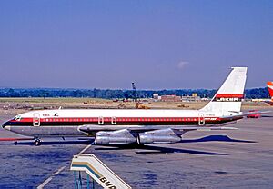 Boeing 707-138B G-AVZZ Laker LGW 21.06.70