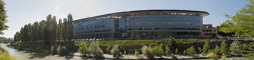 Campus Luigi Einaudi Torino - panoramio (1)
