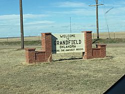Grandfield, Oklahoma Welcome sign east of town January 7, 2016.jpg