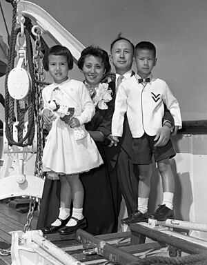 Hsue-shen Tsien with his family onboard SS President Cleveland