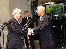 Joschka Fischer und Colin Powell 2005