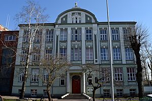 Karla Uliha iela 5 - Liepajas Jurniecibas koledza - panoramio