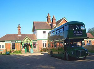 Kingscote Station and 473 Bus