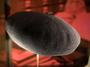 Linus Pauling's beret at the Nobel Museum (51969)