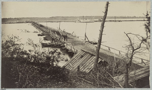 Military bridge across James River at Varina Landing LCCN2012649837
