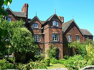 MoseleyOldHall(JohnDarch)Jul2006