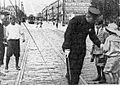 Policeman keeps children away from a fallen electrical wire in Brooklyn (1908)
