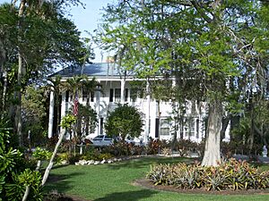 Port Mayaca FL Cypress Lodge02