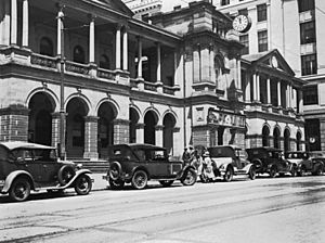 StateLibQld 1 115272 Brisbane General Post Office, Queen Street, 1931