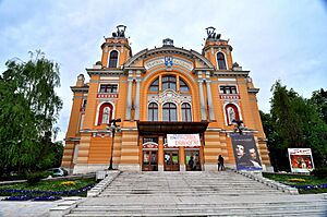 Teatrul National din Cluj cu afise