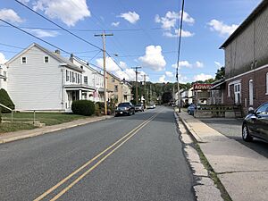 2022-08-30 16 52 00 View southeast along East Chestnut Street just southeast of Railroad Street in Bechtelsville, Berks County, Pennsylvania
