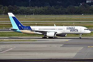 Cabo Verde Airlines, D4-CCF, Boeing 757-236 (49587833096)