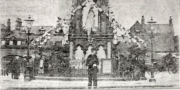 Jubilee Memorial Harrogate - garlanded (1d)