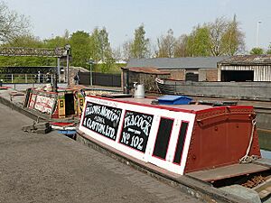 Narrow boat Peacock.jpg