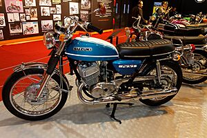Paris - Salon de la moto 2011 - Suzuki - T 500 - 001