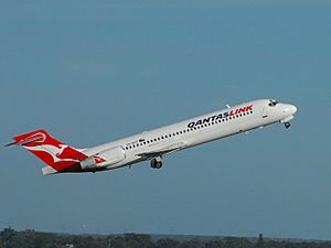 QantasLink B717-231 (VH-NXO) departing Perth Airport